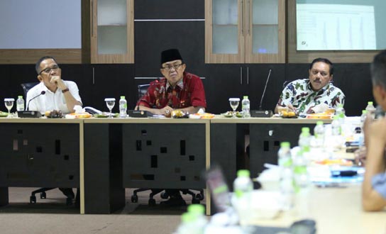 Dongkrak Harga, Pemkab Inhil Undang Perusahaan dan Pengumpul Kelapa
